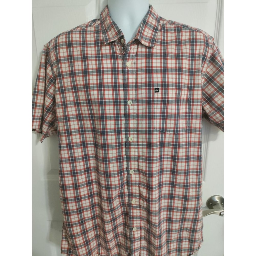 Men's size large short sleeve button up Shirt by Quick Silver